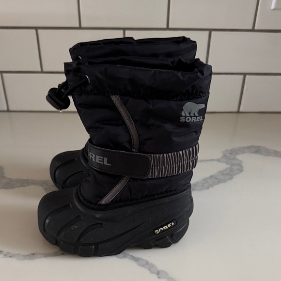 Youth Flurry winter Sorel Black and Gray Insulated Boots size 8/ toddler EUC